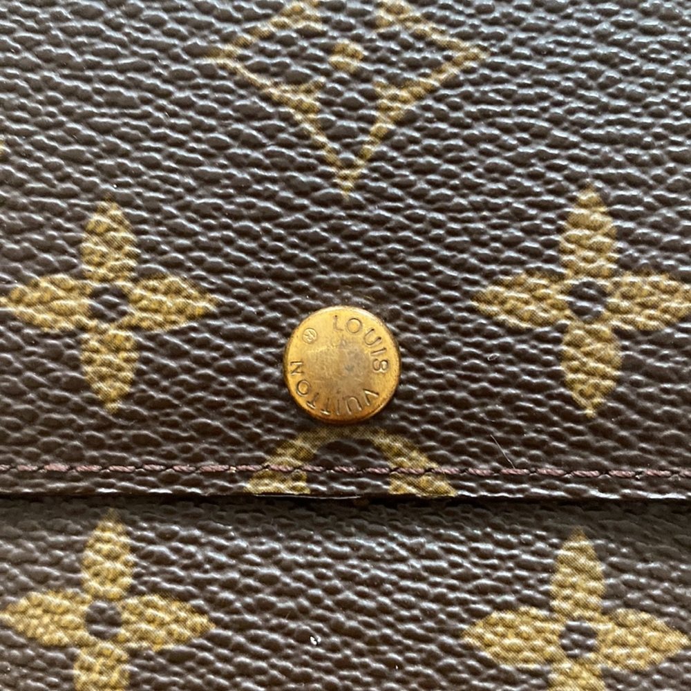 Louis Vuitton Sarah Wallet - Picture 7 of 10